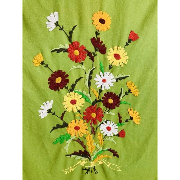 Vintage 70s Style Crewel Embroidery Floral Blanket Wall Hangin Fringe Grannycore - Picture 2 of 9